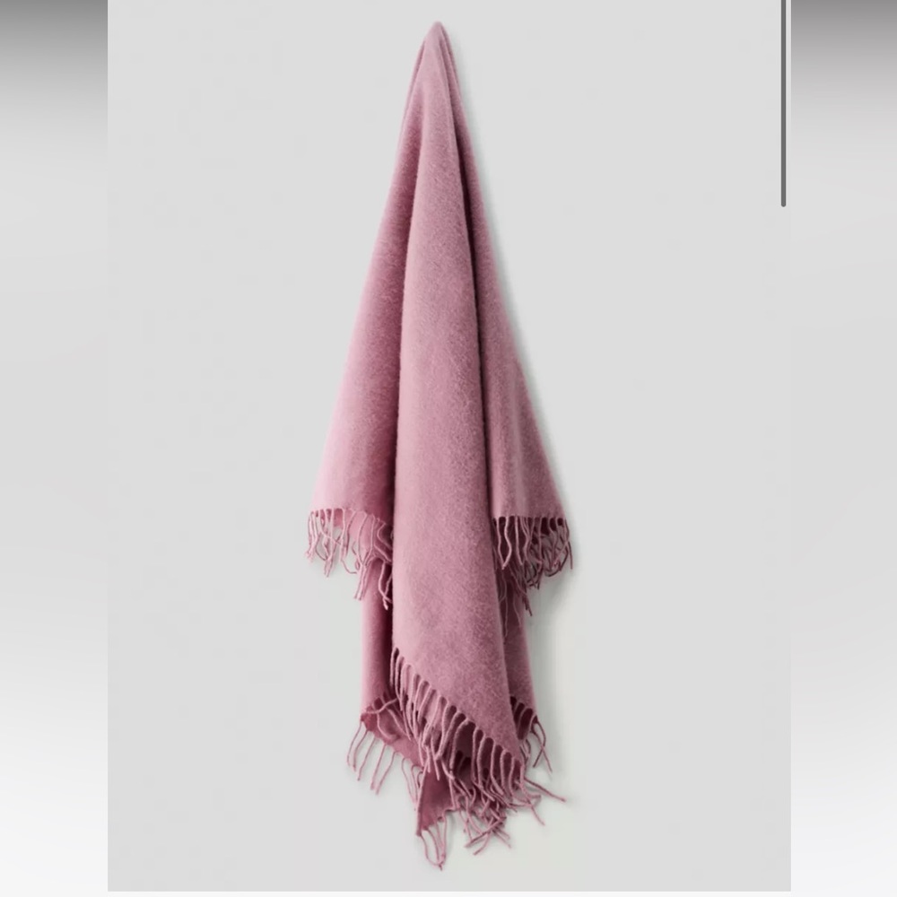 Aritzia Wilfred Classic Wool Triangle Scarf